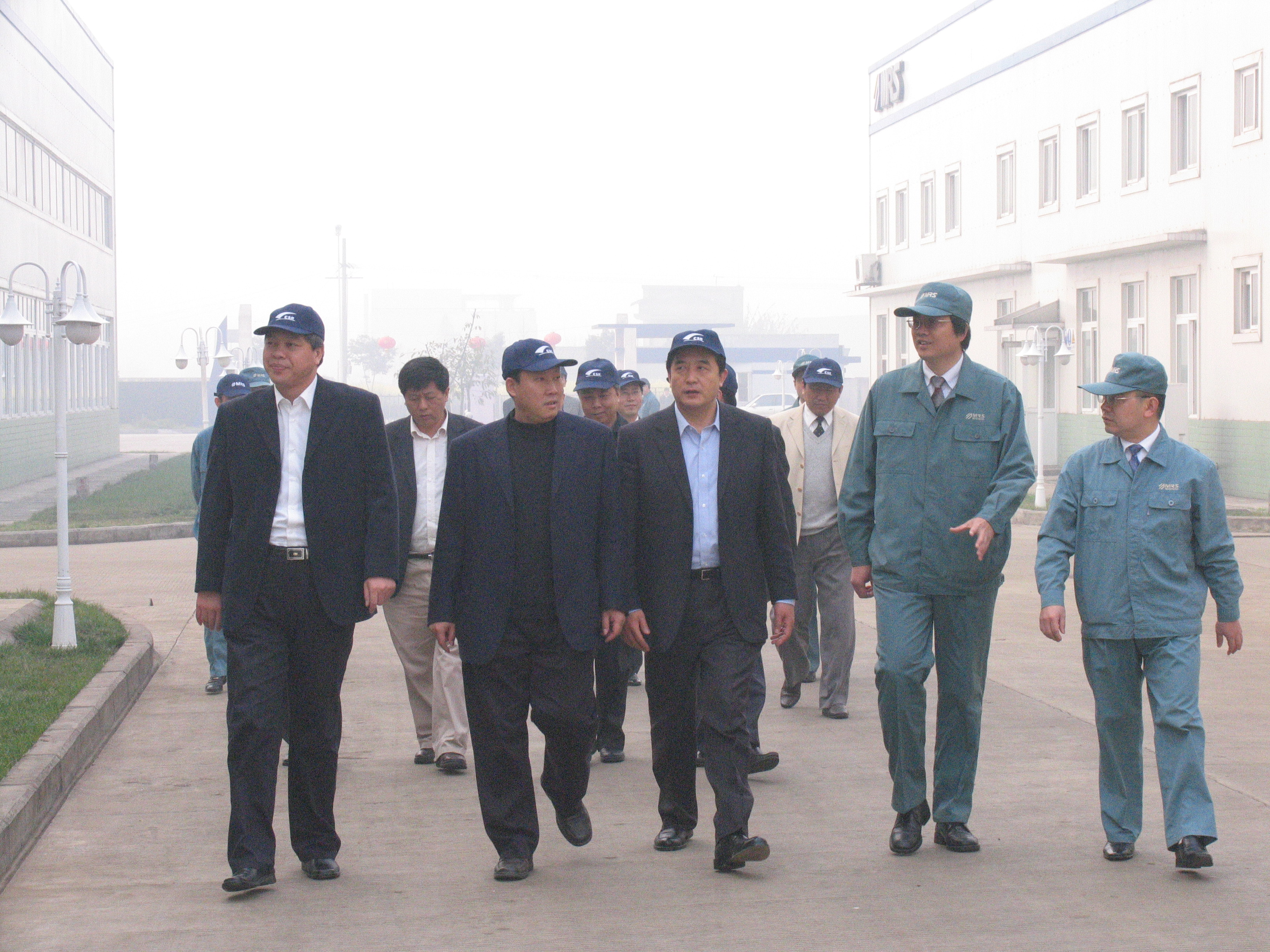 2007年3月原铁道部运输局副局长陈伯施来公司调研指导工作