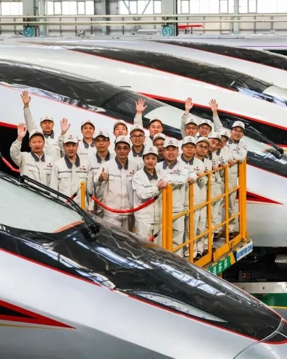 【产品与服务管理】《人民画报》：“陆地飞虹”在他们手中诞生