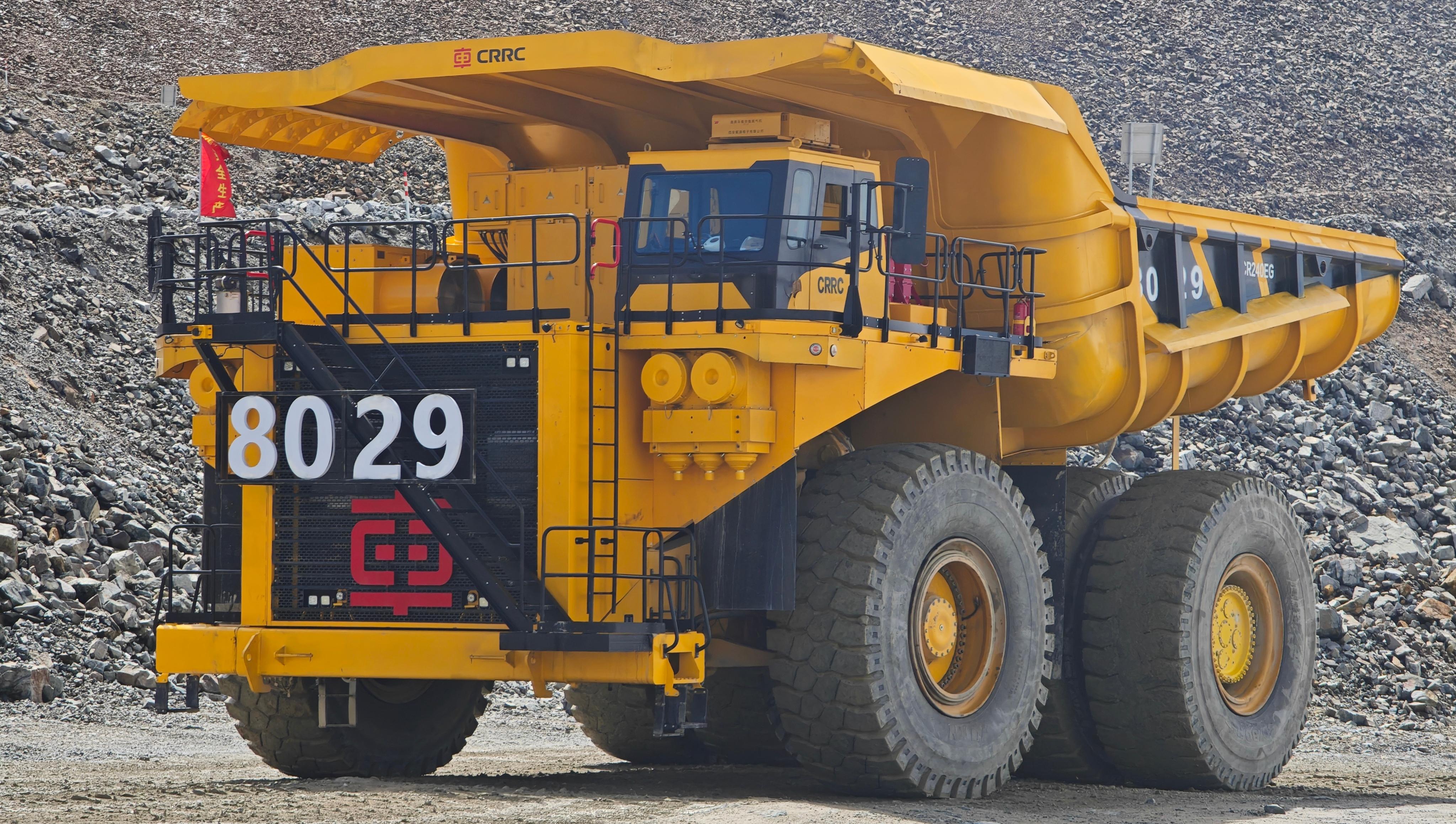 Карьерный самосвал для высокогорных условий CR240EG