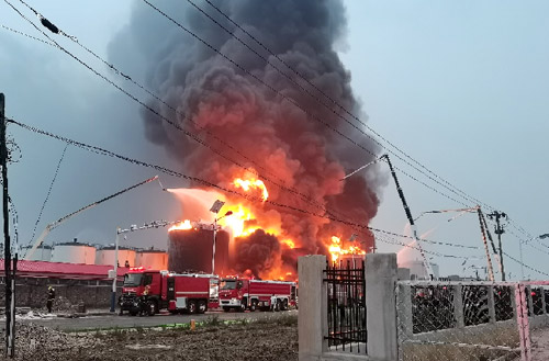 开云网页版登录入口压缩空气泡沫消防车救援广东省佛山市高明区火灾