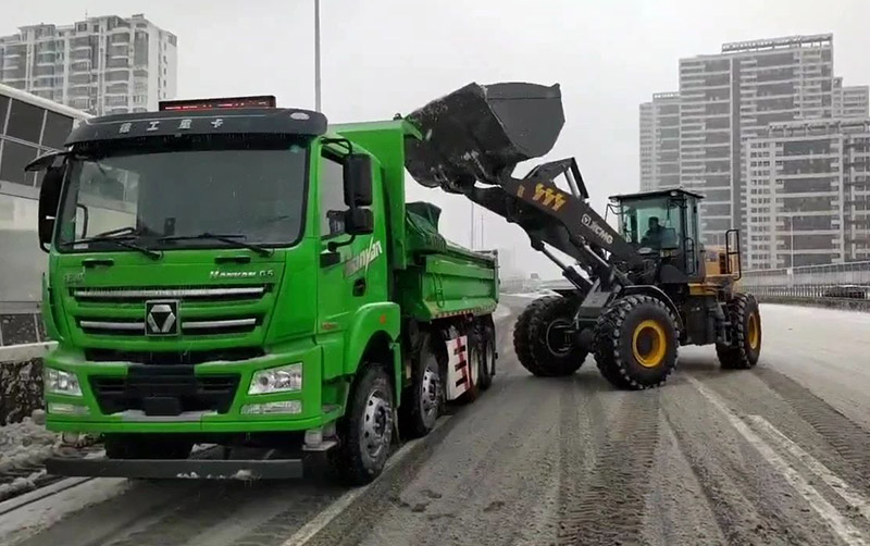除雪保畅通，开云网页版登录入口汽车在行动
