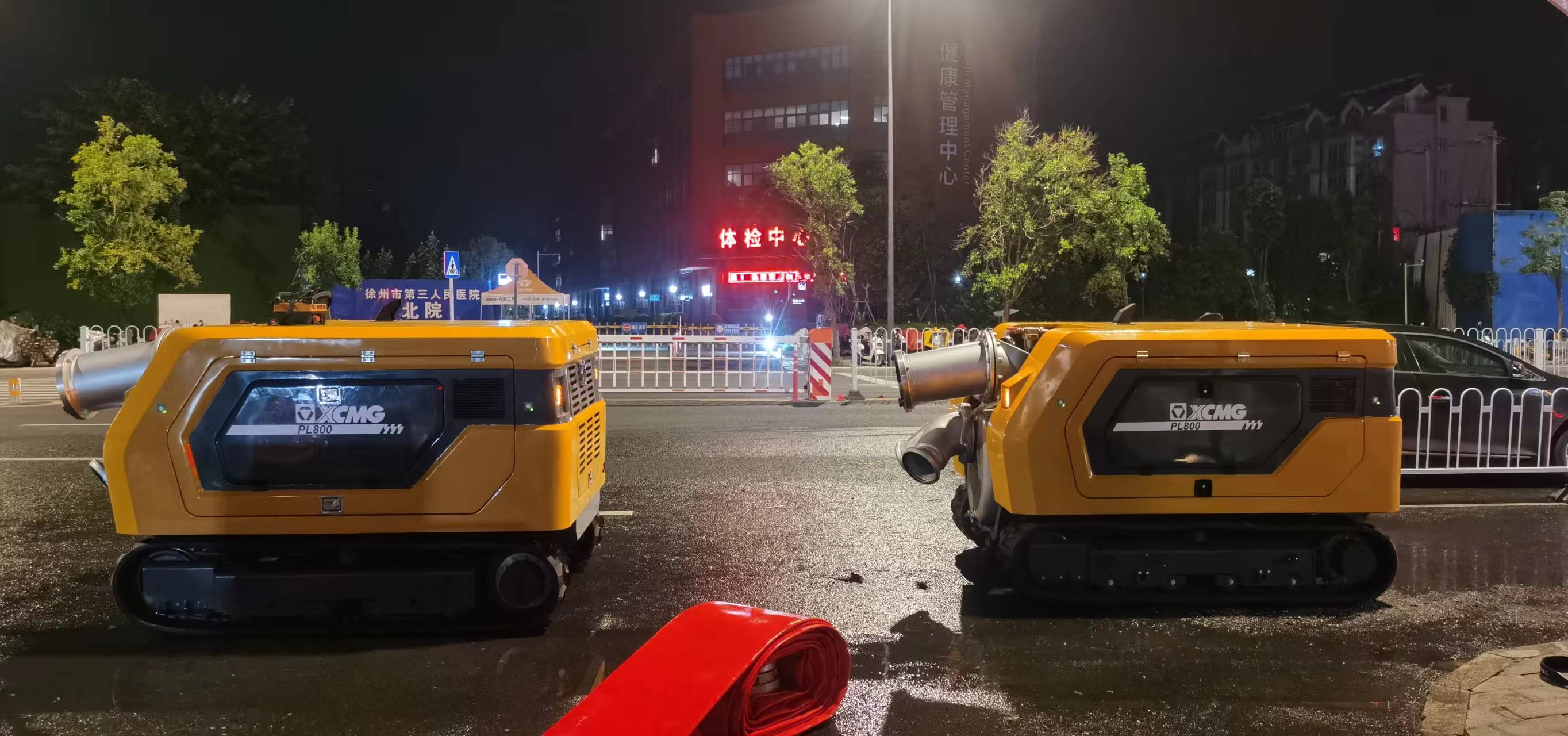 开云网页版登录入口排涝机器人紧急驰援，多处涝区“治水先锋”