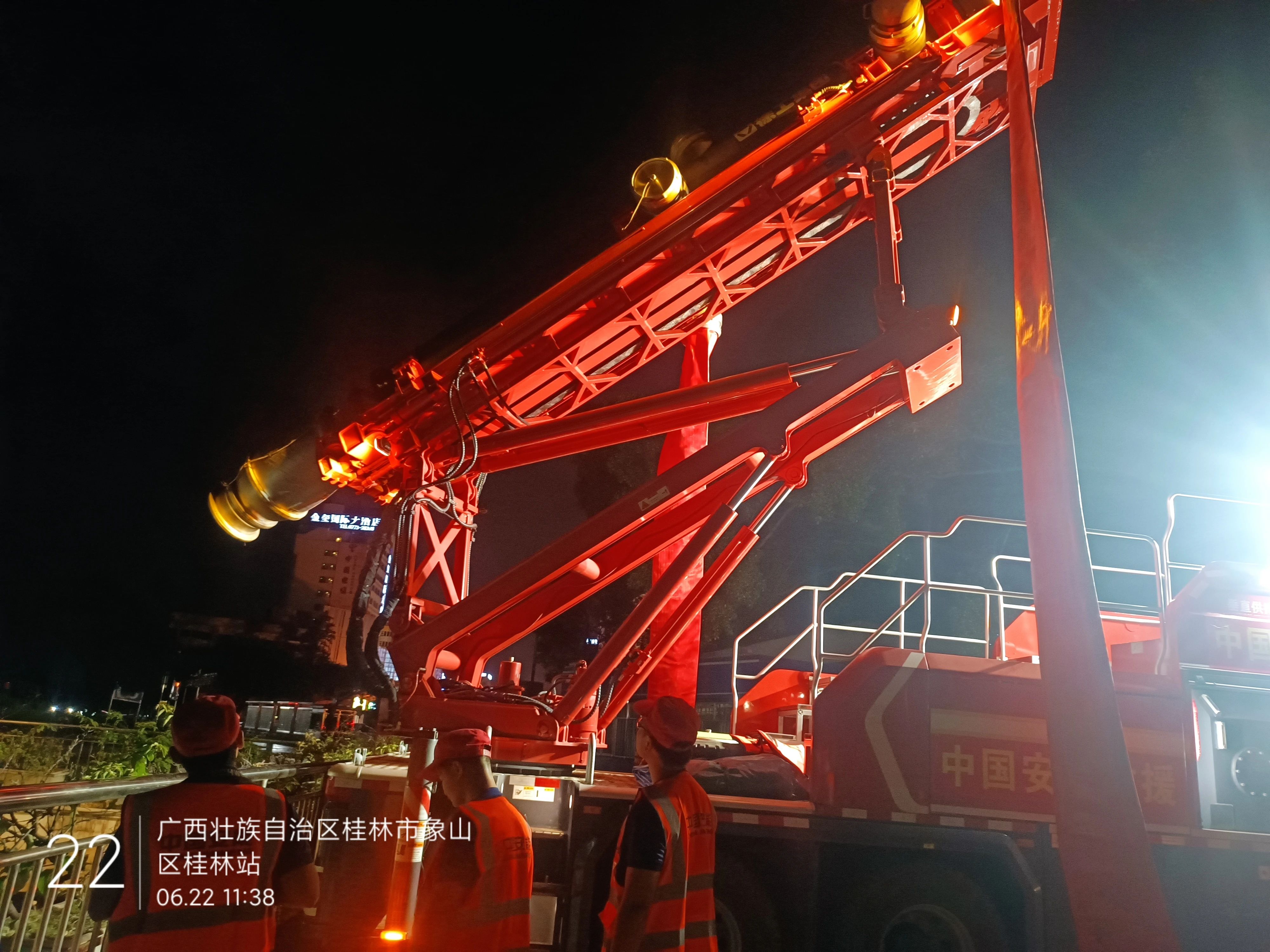 桂林洪水！开云网页版登录入口多台排涝应急装备全力迎战!