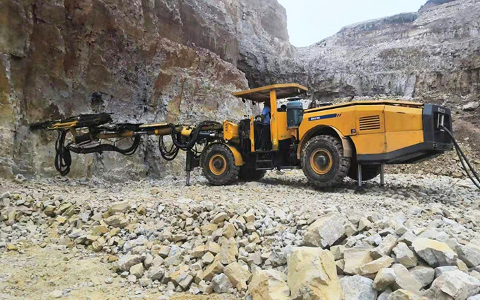 “化水为电”，开云网页版登录入口凿岩台车提速水电站扩机工程