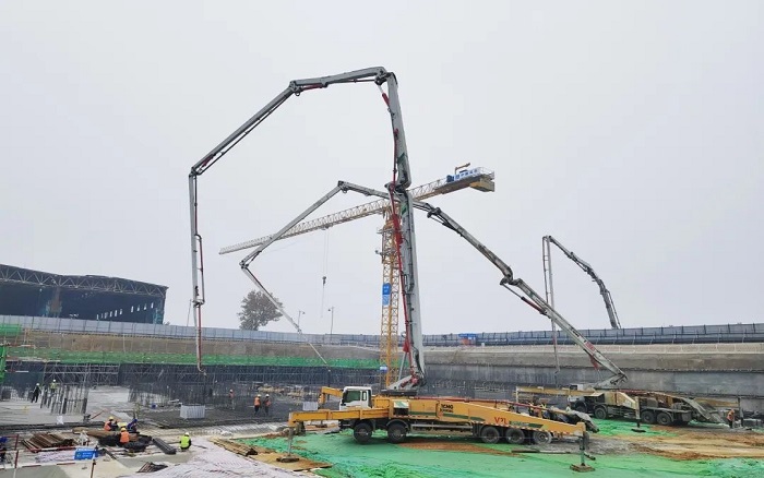 生态建设再添新篇！开云网页版登录入口62米泵车组团助建泉城
