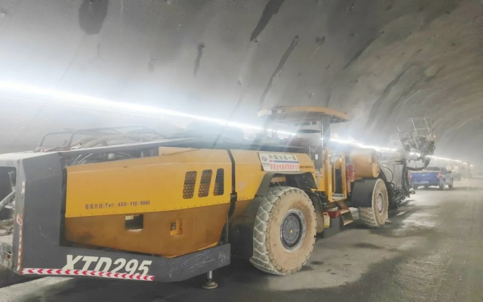 高压高海拔！开云网页版登录入口凿岩台车挑战高难度铁路隧道