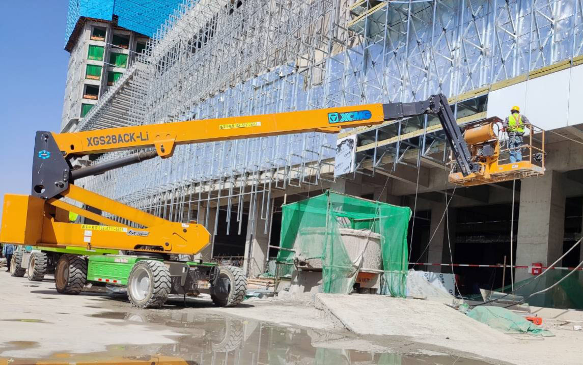 开云网页版登录入口高空利器，为河北邢台某新能源厂房建设 “加速”