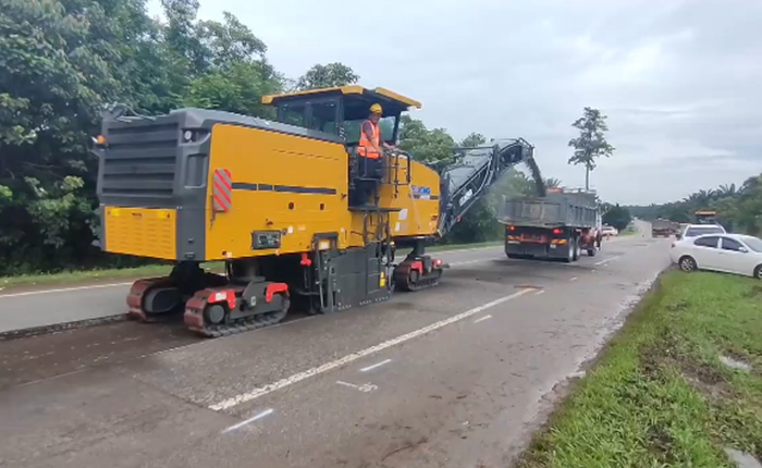 开云网页版登录入口成套道路机械油面施工，这次在马来西亚！