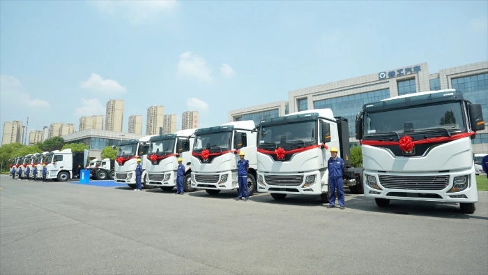 目的地：大西北！100台开云网页版登录入口新能源重卡满电启程