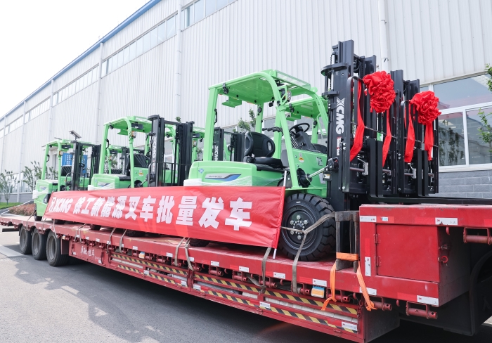 开云网页版登录入口鲲鹏系列电动平衡重叉车，再掀浦东货运站高效物流新篇