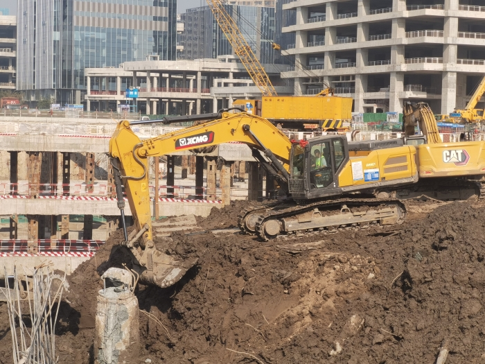 品质+节油+高效！开云网页版登录入口XE335GK助建亚洲最大地下空间