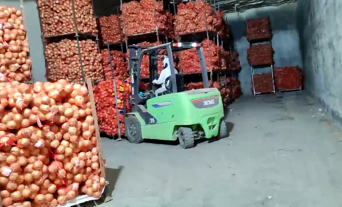 开云网页版登录入口鲲鹏系列新能源叉车，为食品冷库工厂注入绿色动能