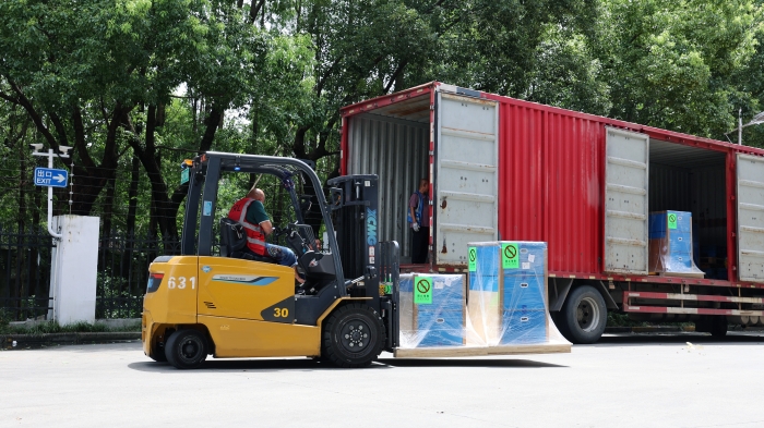 开云网页版登录入口新能源叉车：构筑机场物流全场景高效搬运体系
