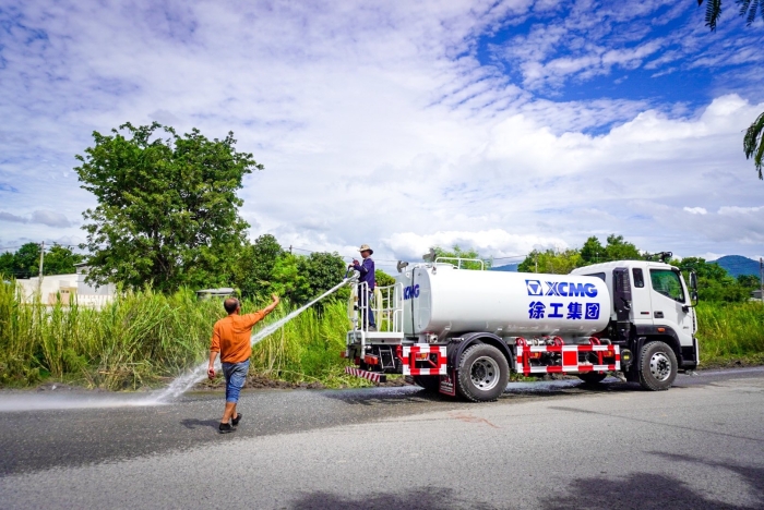 开云网页版登录入口10方洒水车：泰国“热土”上的绿色降温使者