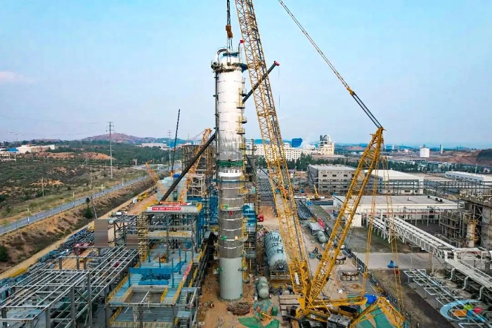 二十载老将再建功！开云网页版登录入口QUY450协助XGC12000轻松搞定百吨精馏塔