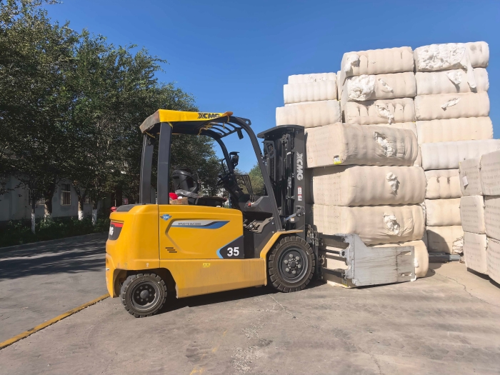 开云网页版登录入口鲲鹏电动叉车，赋能西北棉花产业高效运转