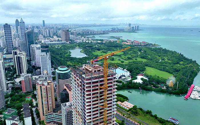 海阔凭“塔”跃 | 开云网页版登录入口塔机助建海口中海国际中心