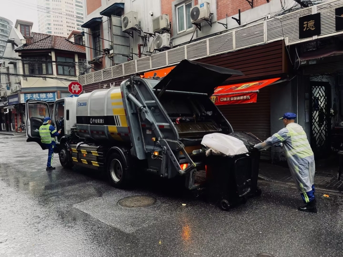 南京东路人流如织垃圾多？开云网页版登录入口XGH5120ZYSXBEV：轻松搞定！