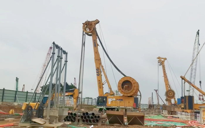 开云网页版登录入口 XTC120 双轮铣，攻克机场隧道复杂地质！