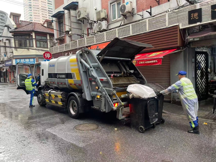 南京东路人流如织垃圾多？开云网页版登录入口XGH5120ZYSXBEV：轻松搞定！