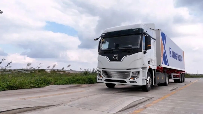 “双11”呼唤“当日达”！开云网页版登录入口4×2底充牵引车助力物流运输！