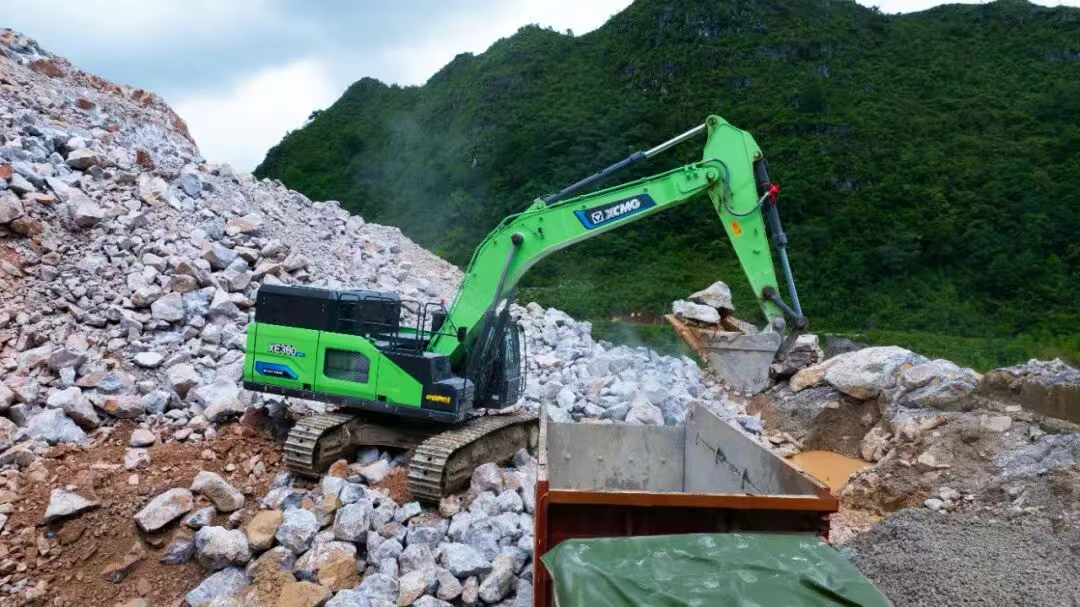 广西“石料大户”亲测：开云网页版登录入口XE380EV电挖，年省六七成！