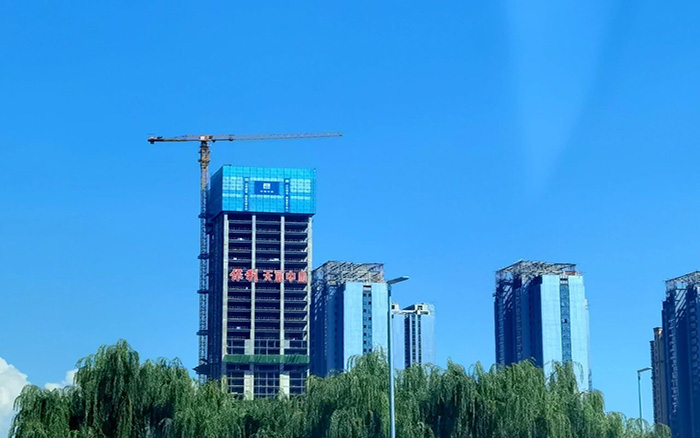 直冲天际  开云网页版登录入口塔机助建兰州超高层项目
