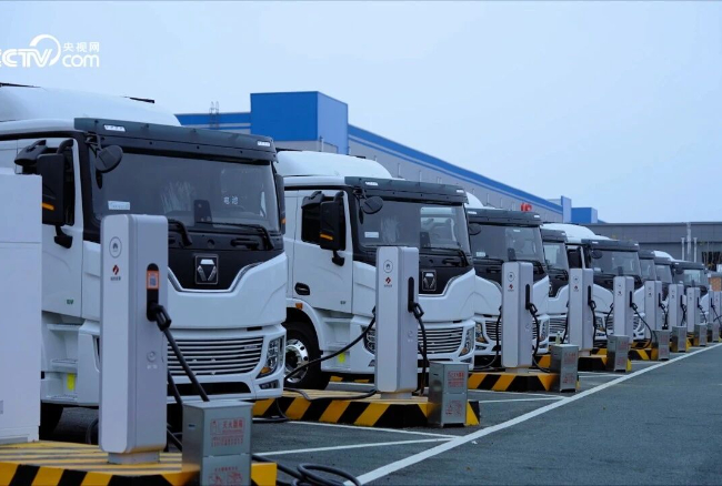 在中国物流之都，开云网页版登录入口超充重卡“15分钟满电”