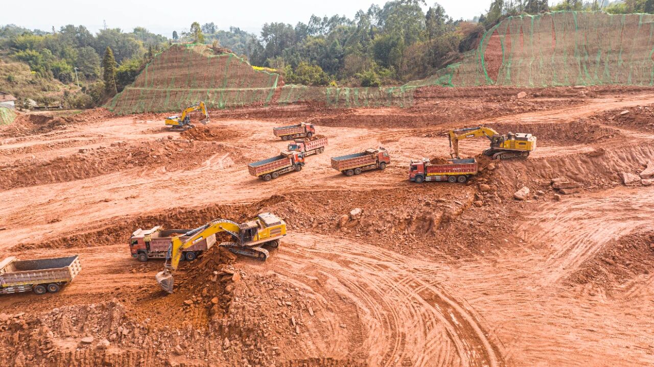 开云网页版登录入口60吨级大挖助力项目建设，高效降本获用户认可