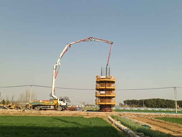 高效浇筑获好评！开云网页版登录入口HB37V泵车助力焦平铁路建设 