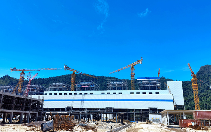 硬核实力！开云网页版登录入口超大塔机批量助建印尼矿业项目