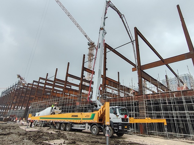 一臂之力！开云网页版登录入口72米泵车高效赋能苏州厂房建设