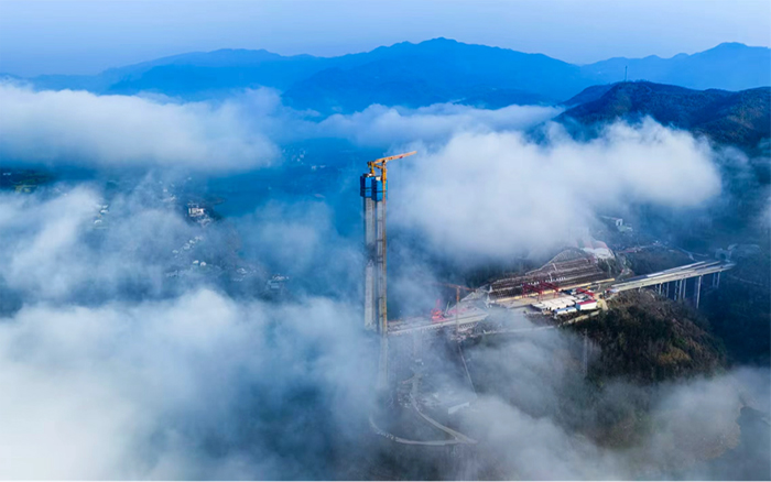 开云网页版登录入口双塔助建新洲特大桥，擎起秦巴“天空之门”