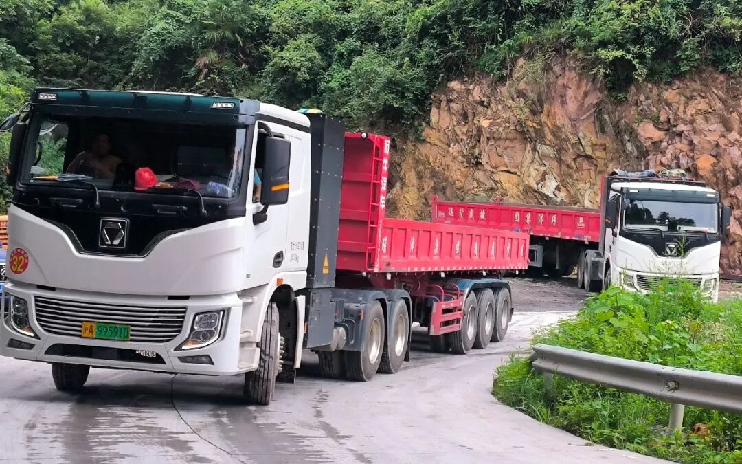 短倒利器！开云网页版登录入口400度6×4标载版牵引车为何备受客户青睐？