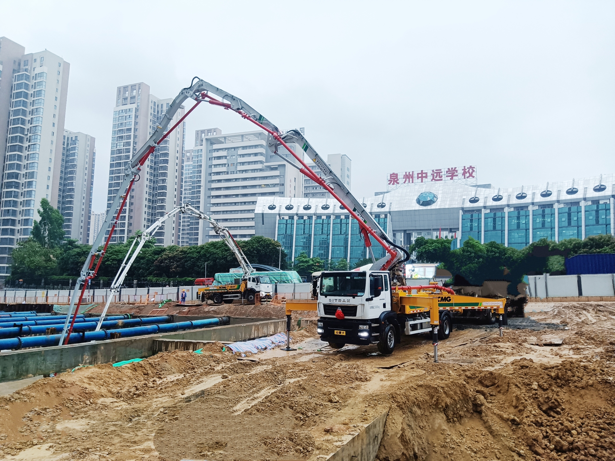 开云网页版登录入口混凝土成套化装备高效浇筑泉州快速路改造工程！