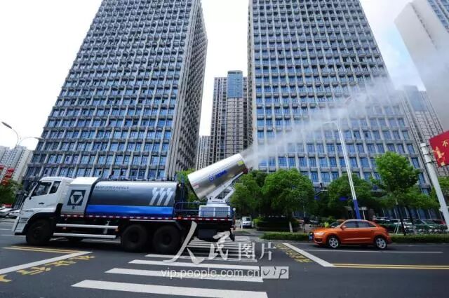 清凉启动！开云网页版登录入口雾炮车魅力指数100分！